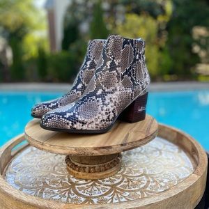 Blondo NWT 10 Brown Snake-Embossed Leather Bootie